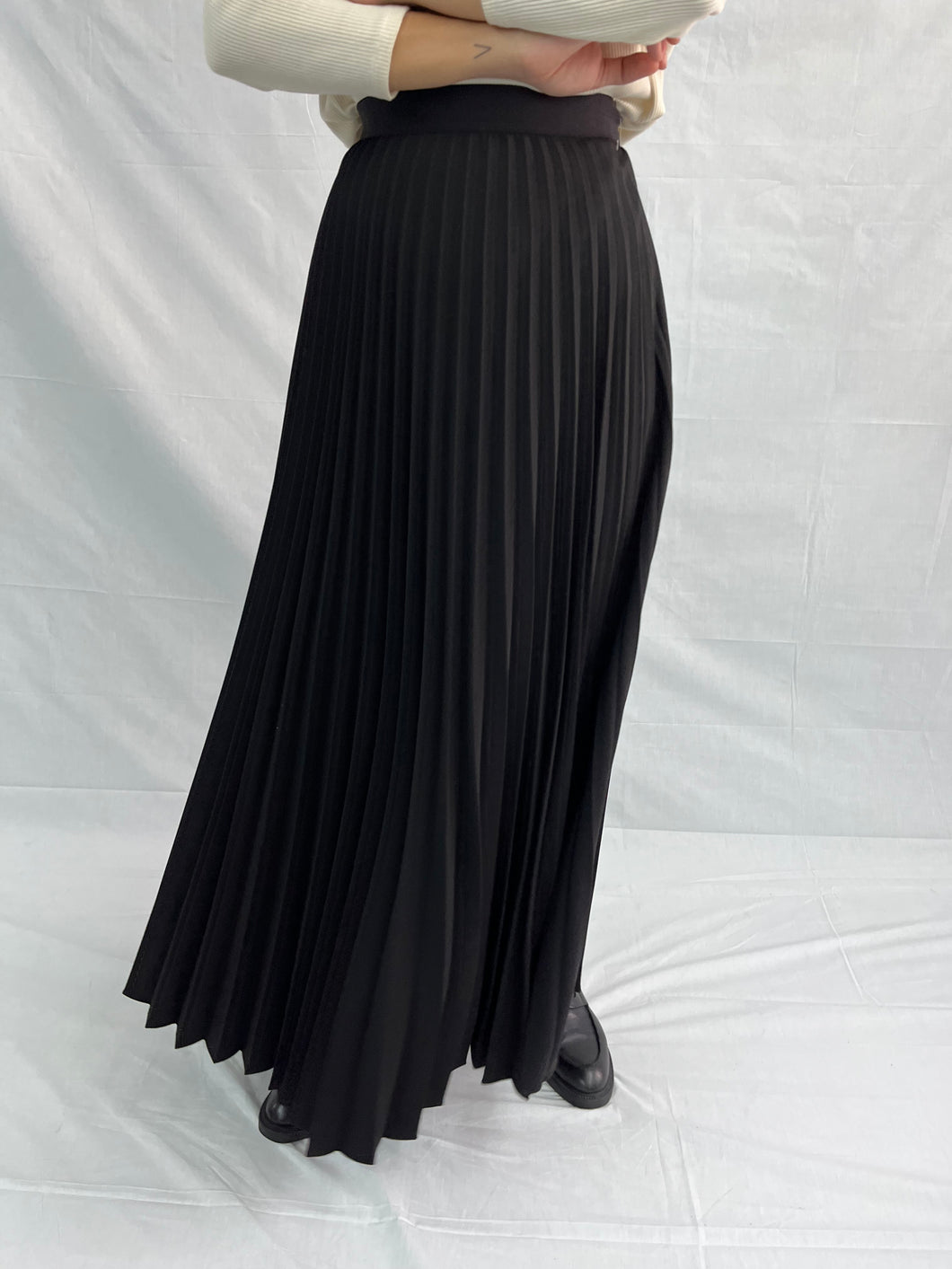 Full Length Accordion Pleat